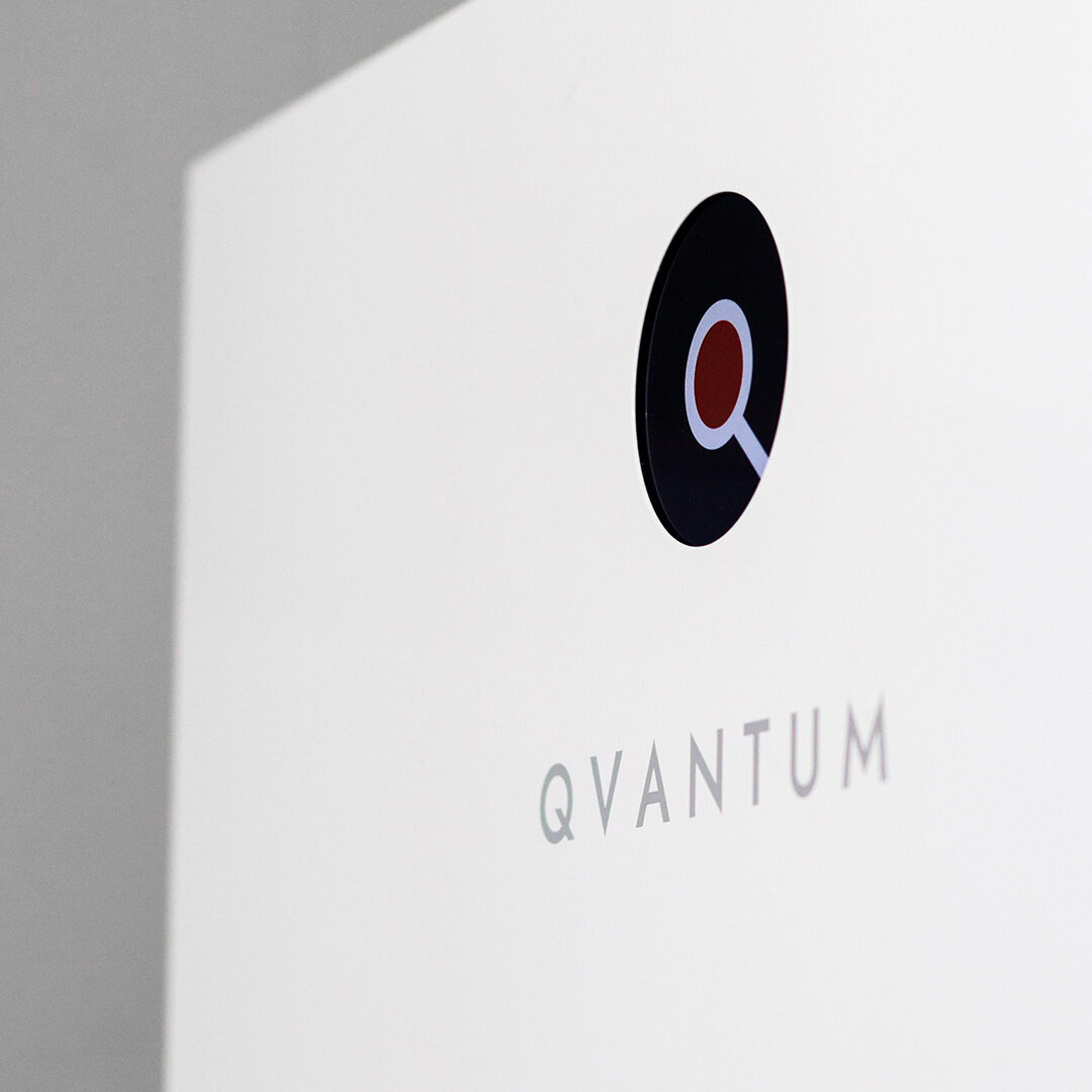 Qvantum display